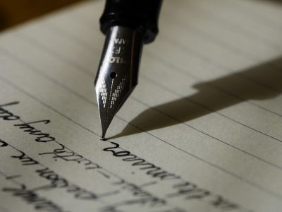 Kate-writing-1209121_1920